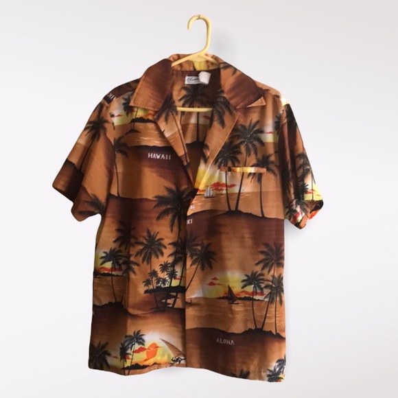 kaikamahine Other - Men’s Hawaiian shirt in excellent condition. Super silky. Made in Hawaii